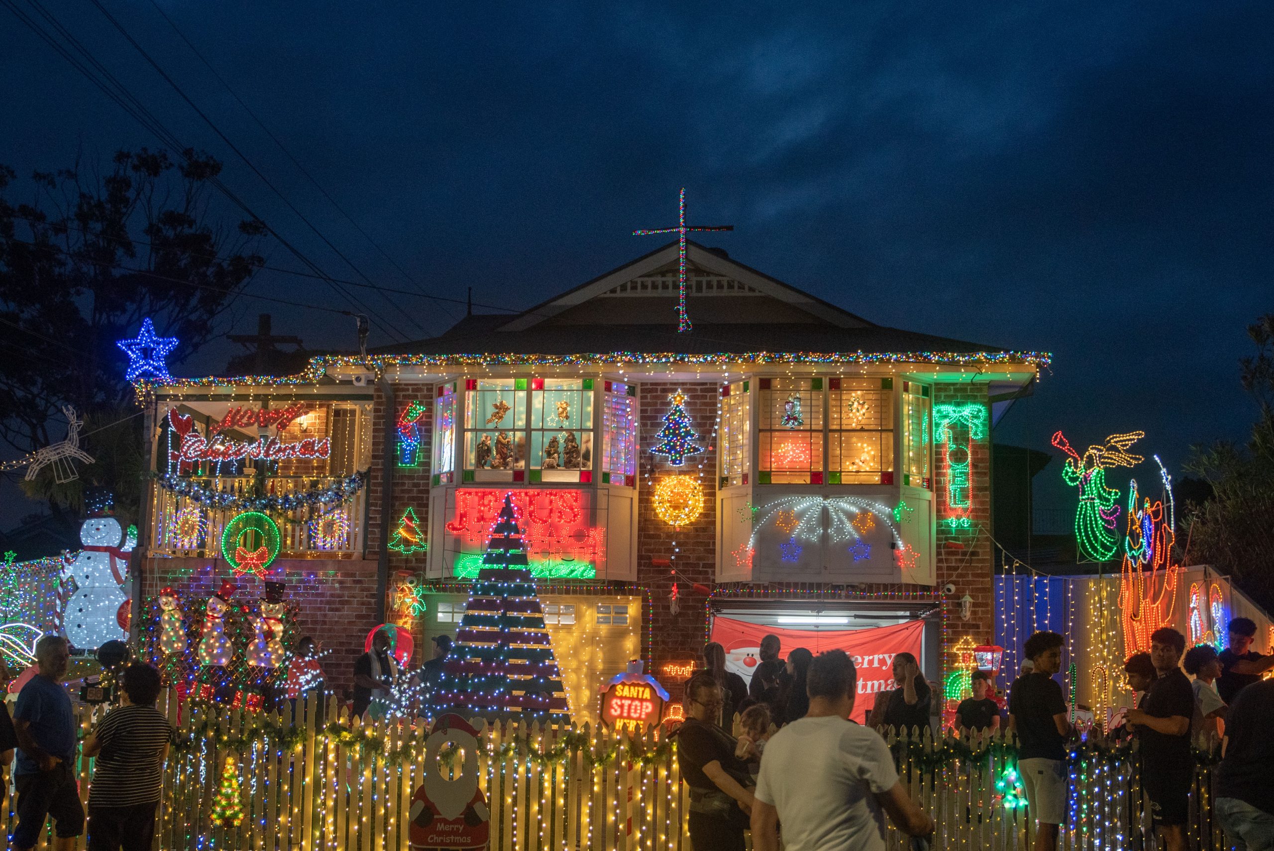 We've tracked down our region's best Christmas lights Parra News